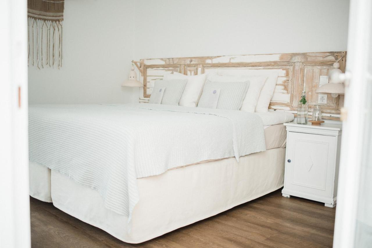 Odyssey Suites Poros Town Екстер'єр фото