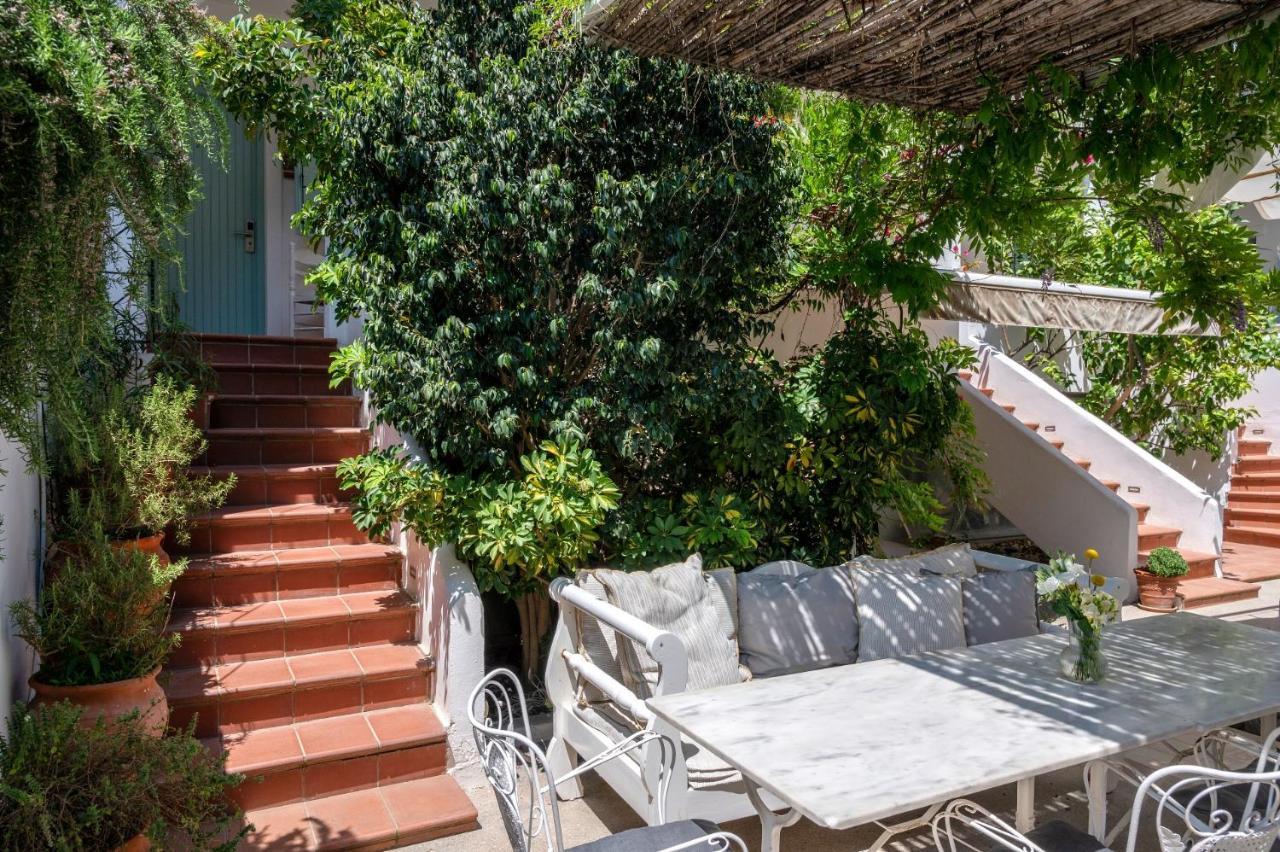 Odyssey Suites Poros Town Екстер'єр фото