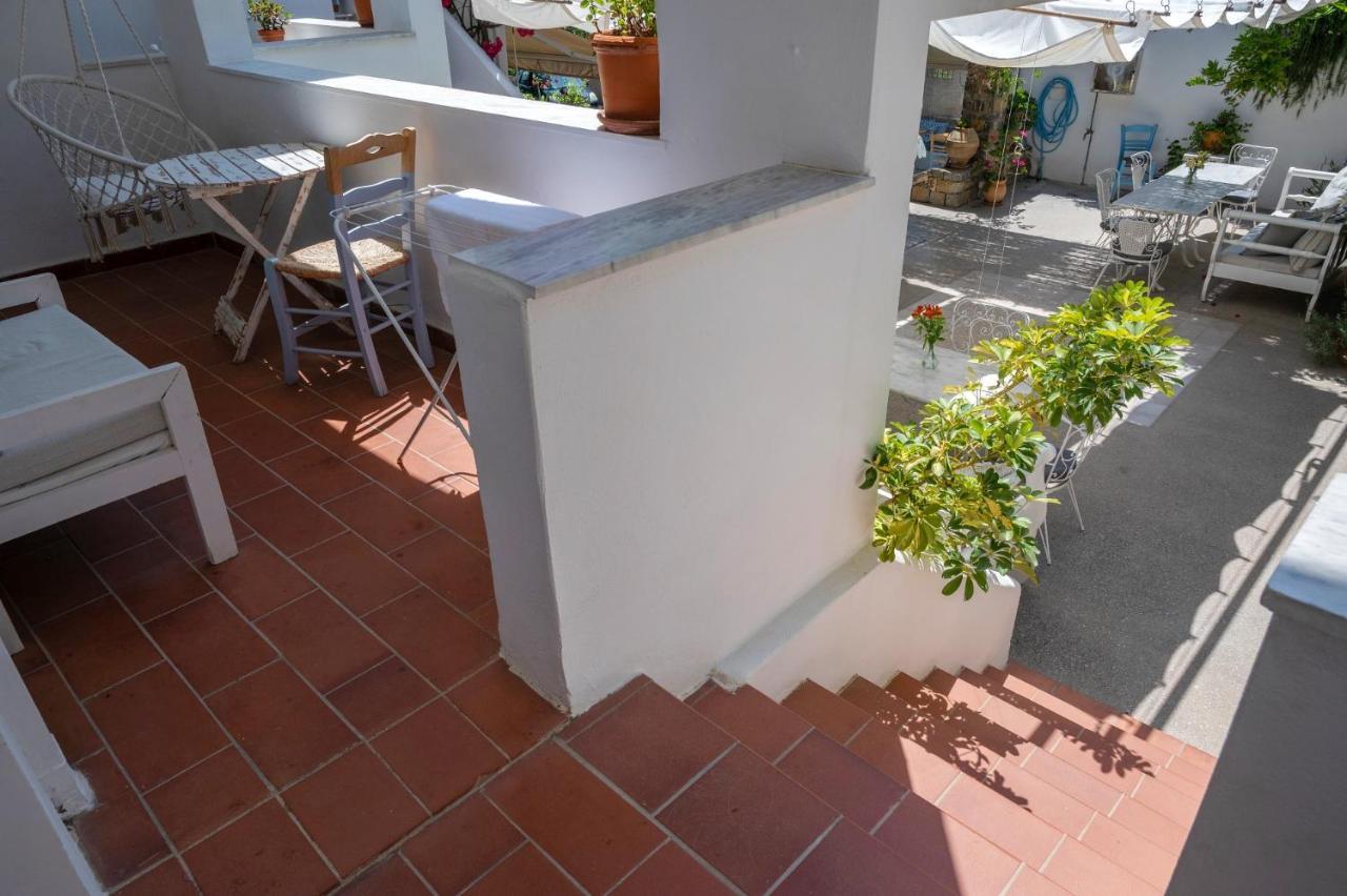 Odyssey Suites Poros Town Екстер'єр фото