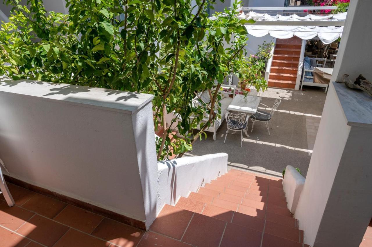 Odyssey Suites Poros Town Екстер'єр фото