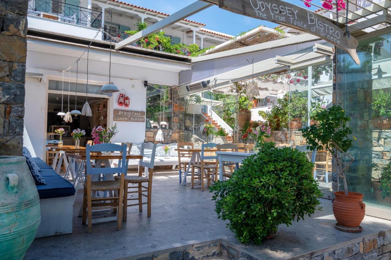 Odyssey Suites Poros Town Екстер'єр фото