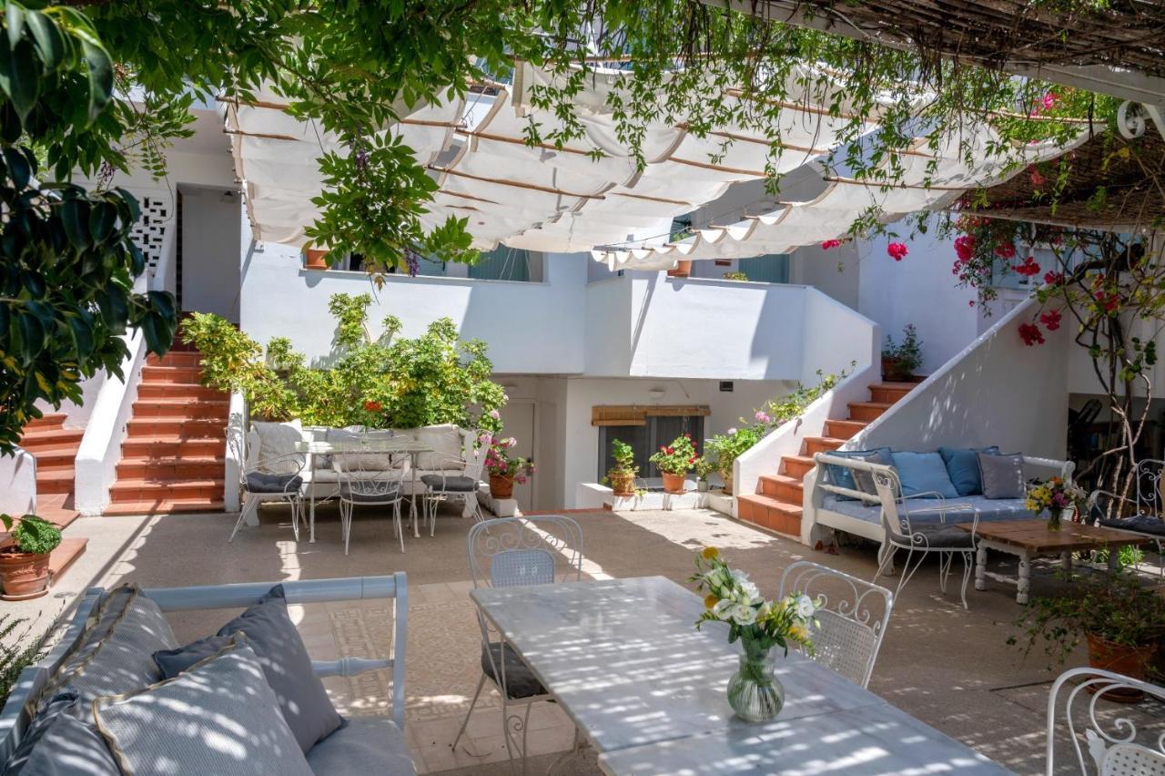Odyssey Suites Poros Town Екстер'єр фото