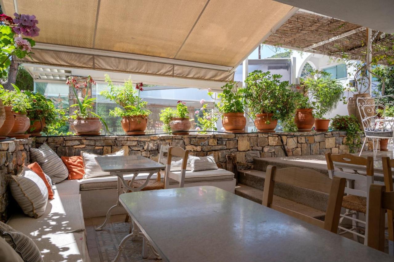 Odyssey Suites Poros Town Екстер'єр фото