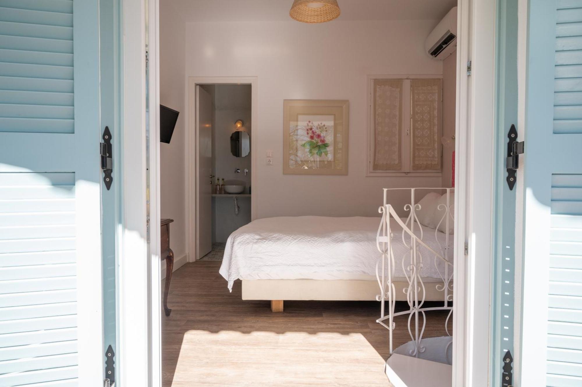 Odyssey Suites Poros Town Екстер'єр фото