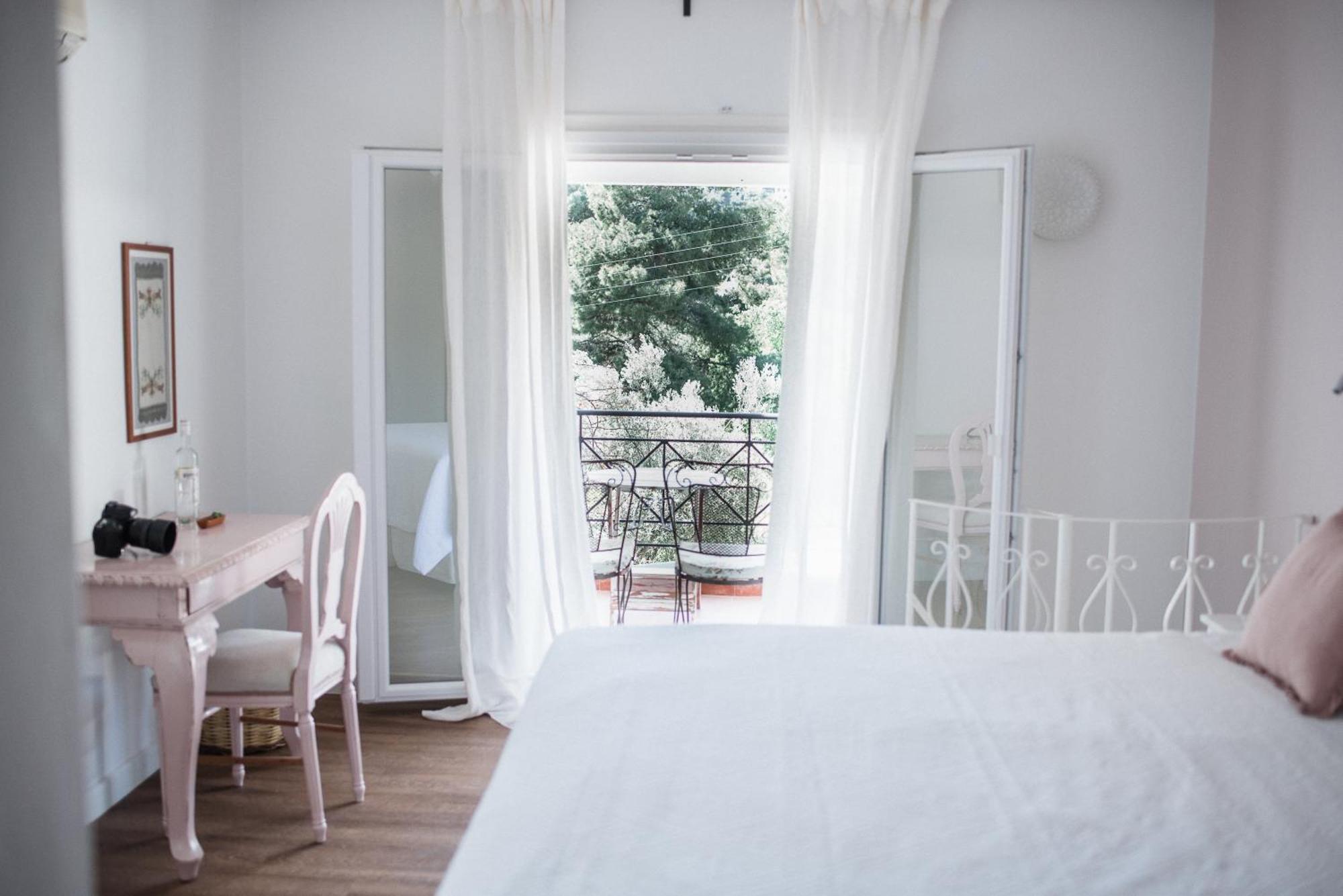 Odyssey Suites Poros Town Екстер'єр фото