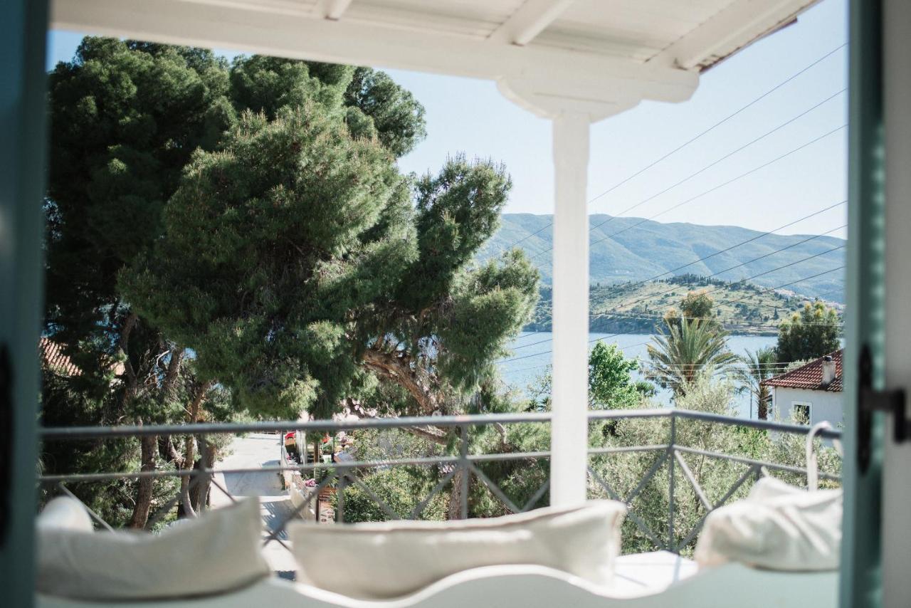 Odyssey Suites Poros Town Екстер'єр фото